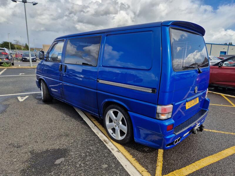 VOLKSWAGEN TRANSPORTER