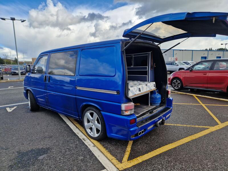 VOLKSWAGEN TRANSPORTER