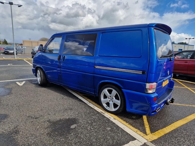 VOLKSWAGEN TRANSPORTER