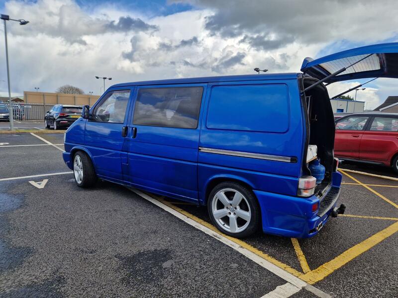 VOLKSWAGEN TRANSPORTER