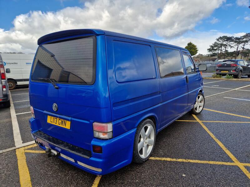 VOLKSWAGEN TRANSPORTER