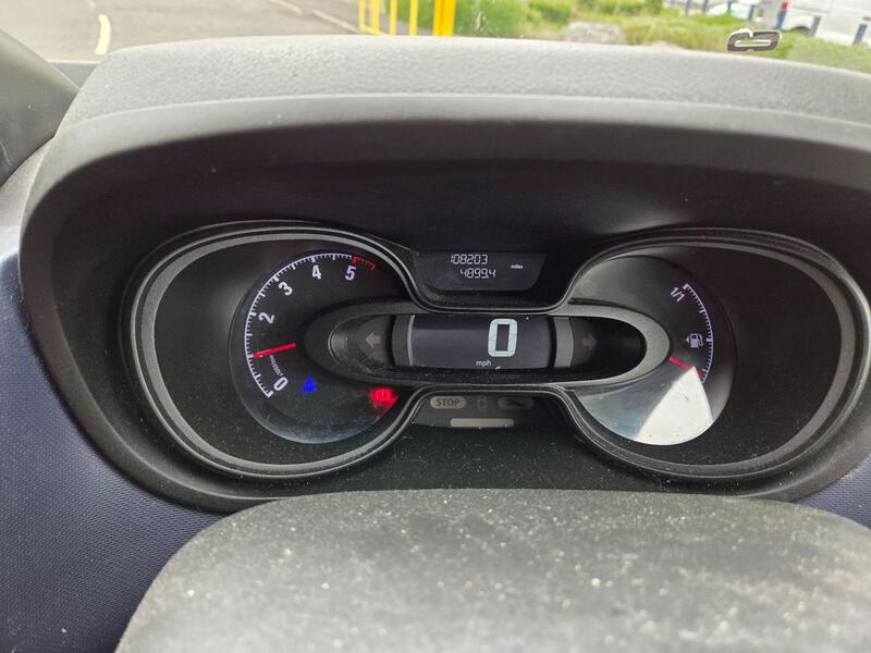VAUXHALL VIVARO