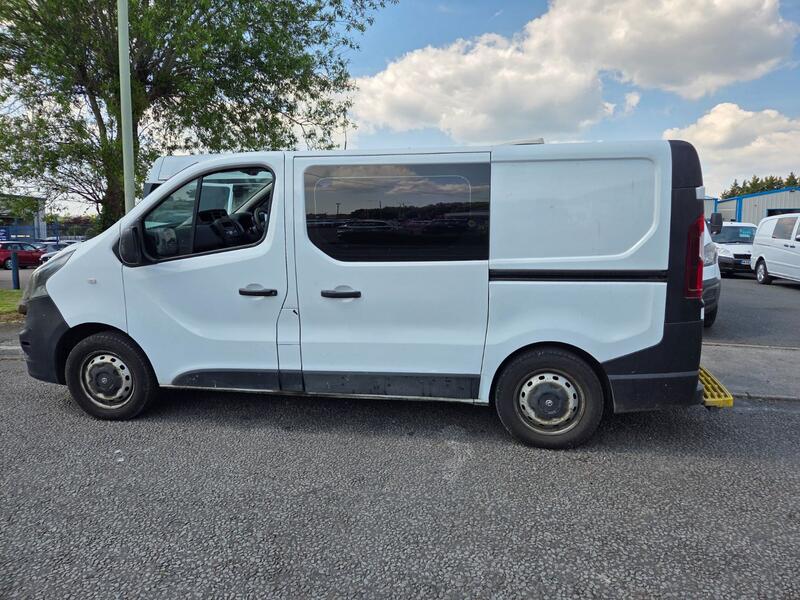 VAUXHALL VIVARO