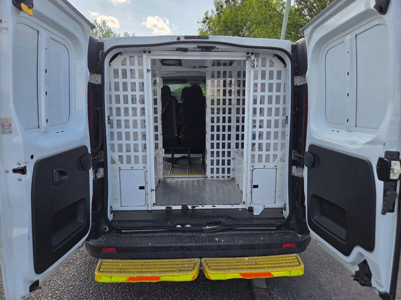 VAUXHALL VIVARO