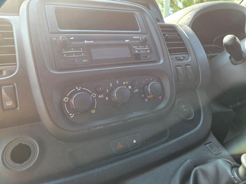 VAUXHALL VIVARO