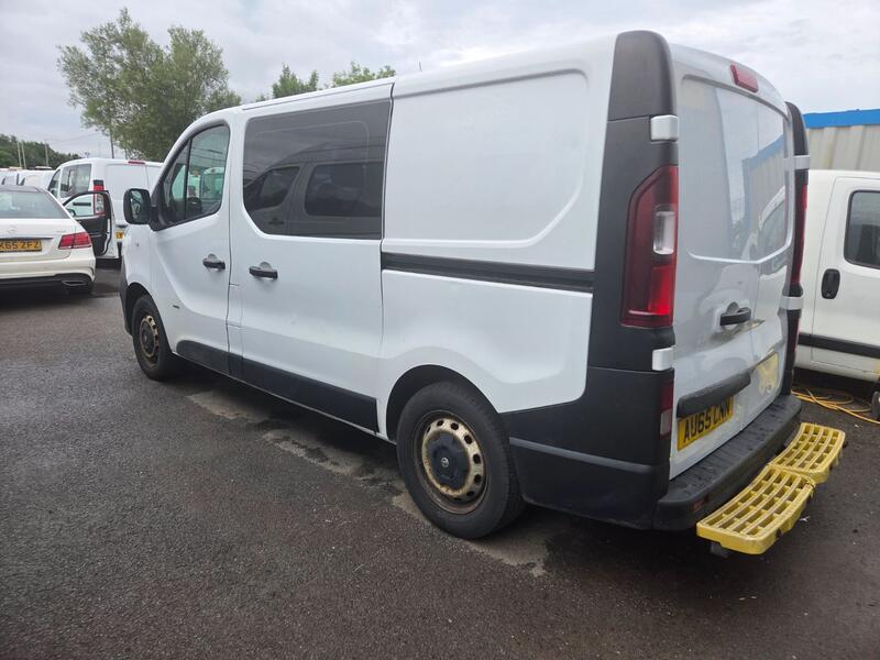 VAUXHALL VIVARO