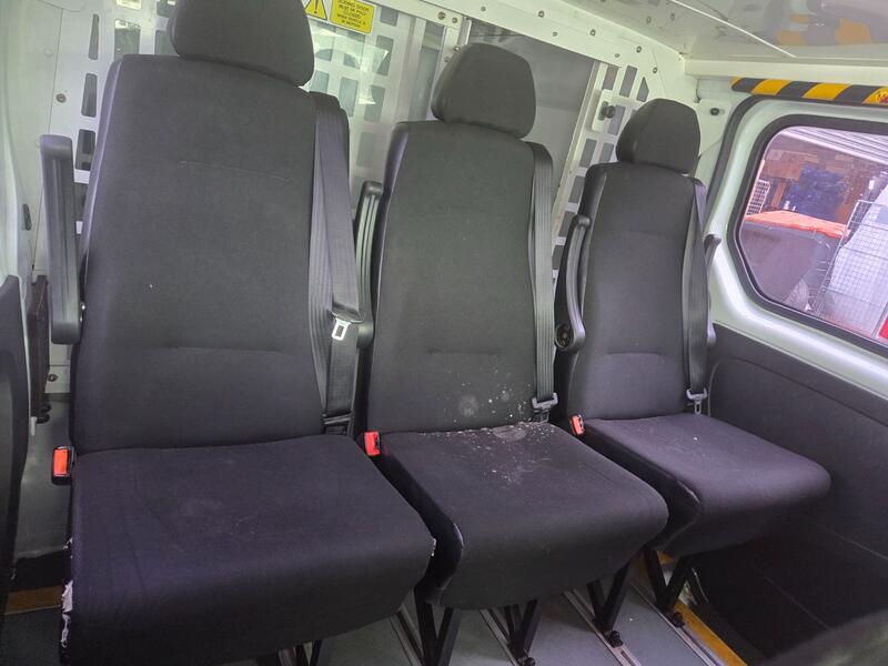 VAUXHALL VIVARO