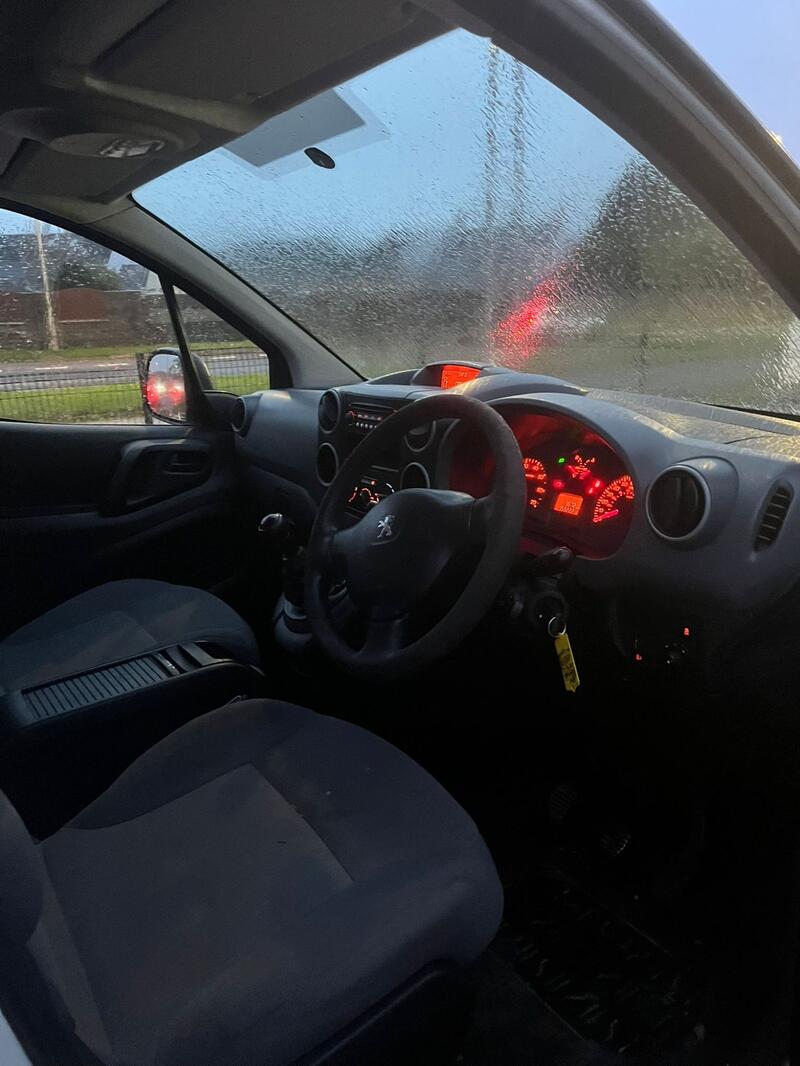 PEUGEOT PARTNER